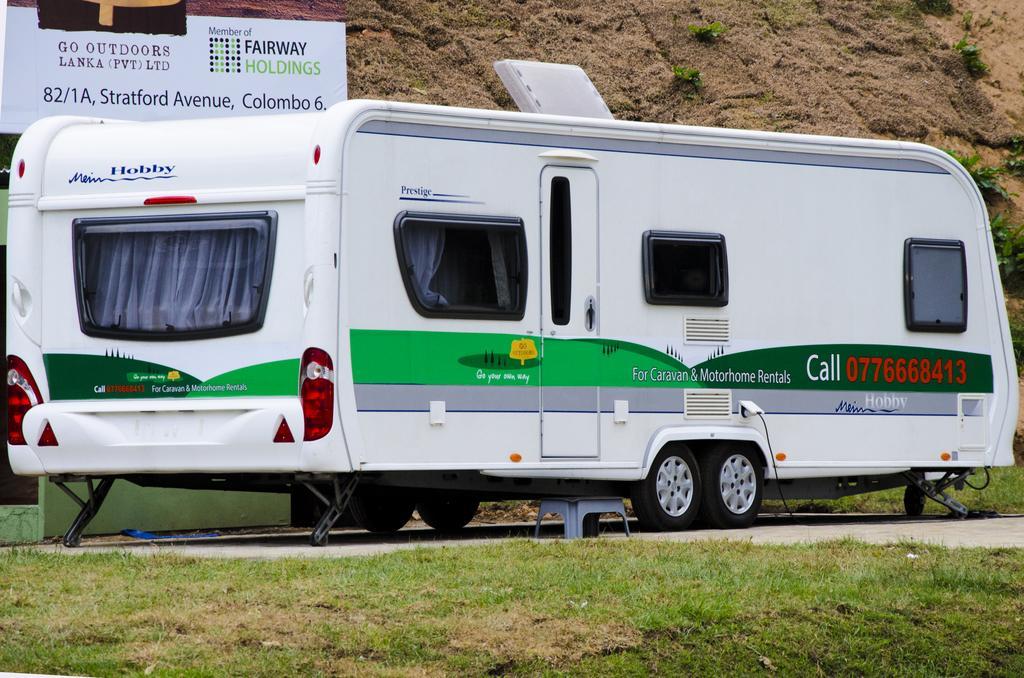 Go Outdoors Caravan Park نوفارا إيلِيا المظهر الخارجي الصورة