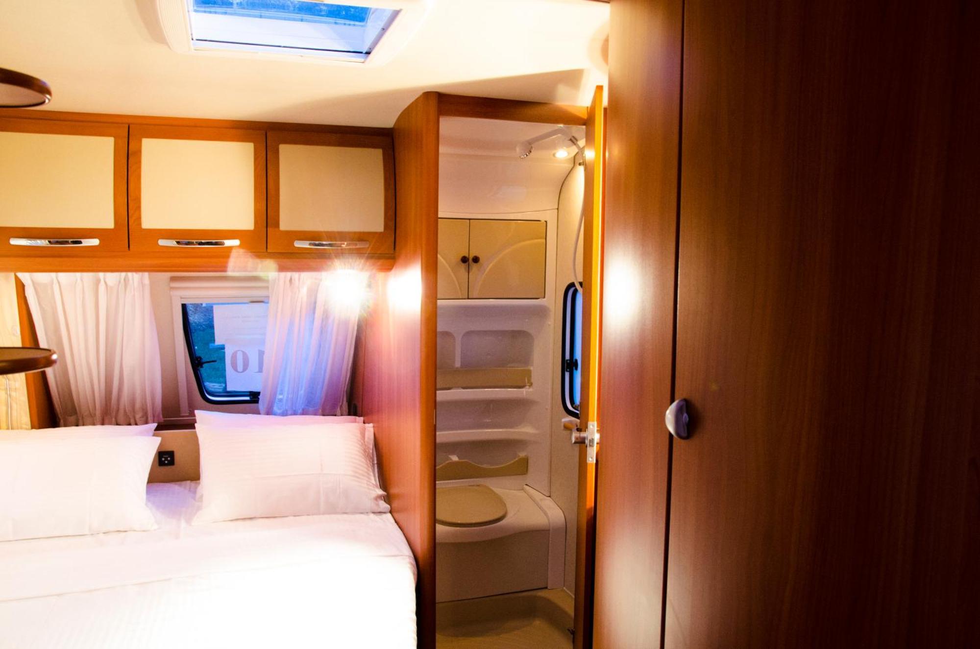 Go Outdoors Caravan Park نوفارا إيلِيا المظهر الخارجي الصورة