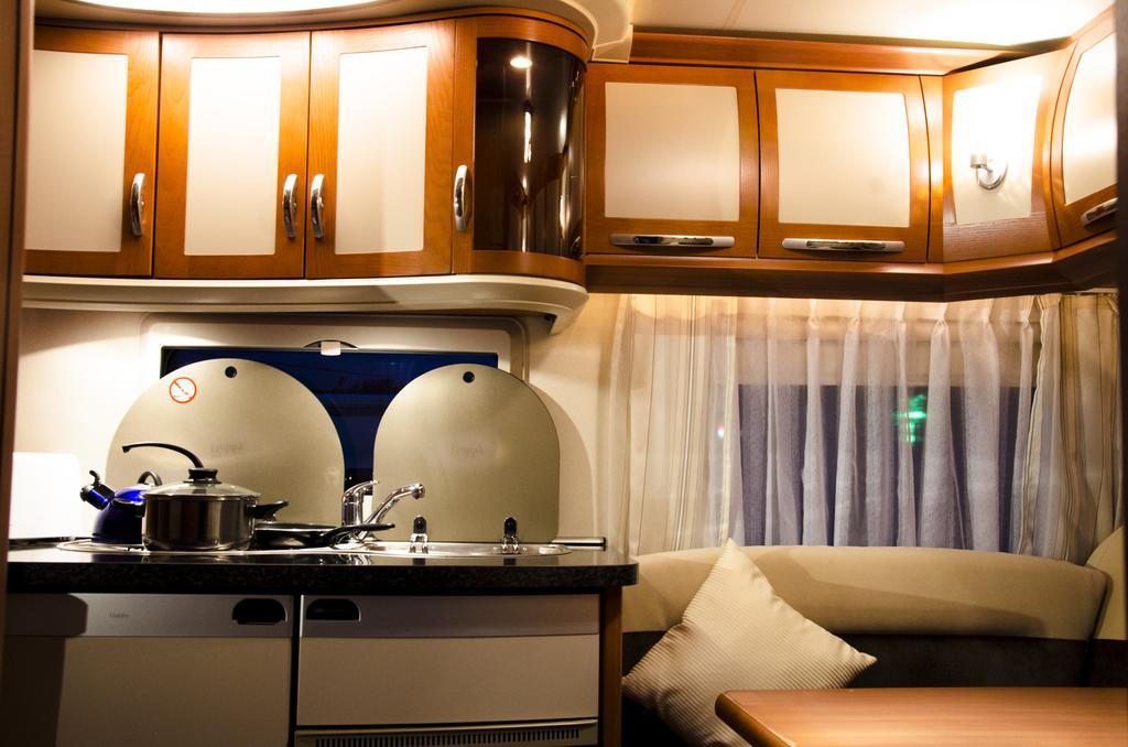 Go Outdoors Caravan Park نوفارا إيلِيا المظهر الخارجي الصورة