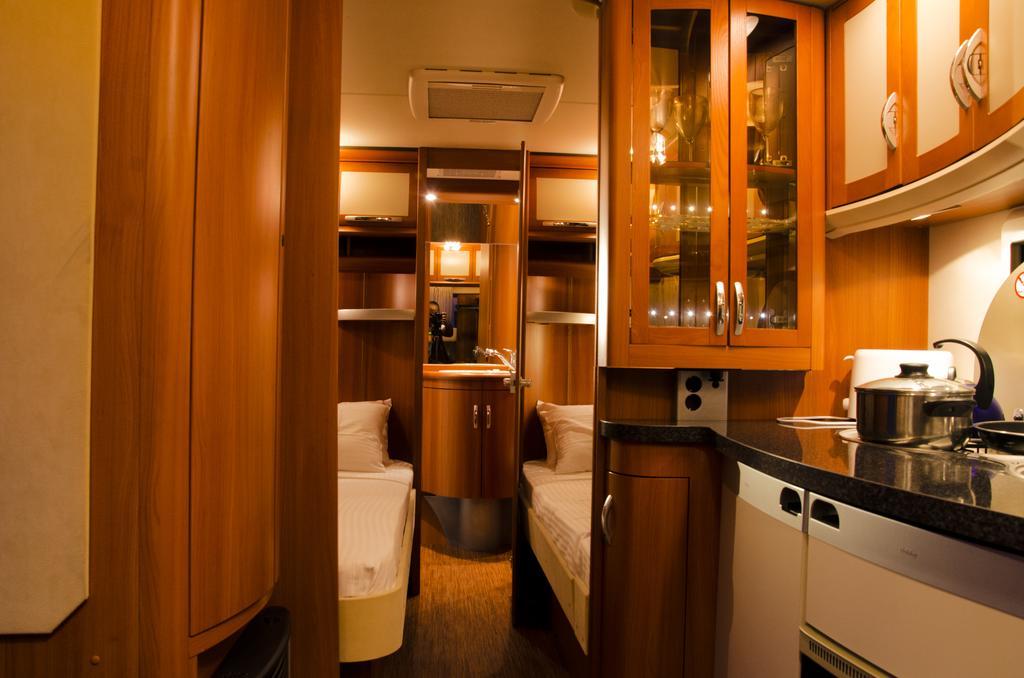 Go Outdoors Caravan Park نوفارا إيلِيا المظهر الخارجي الصورة