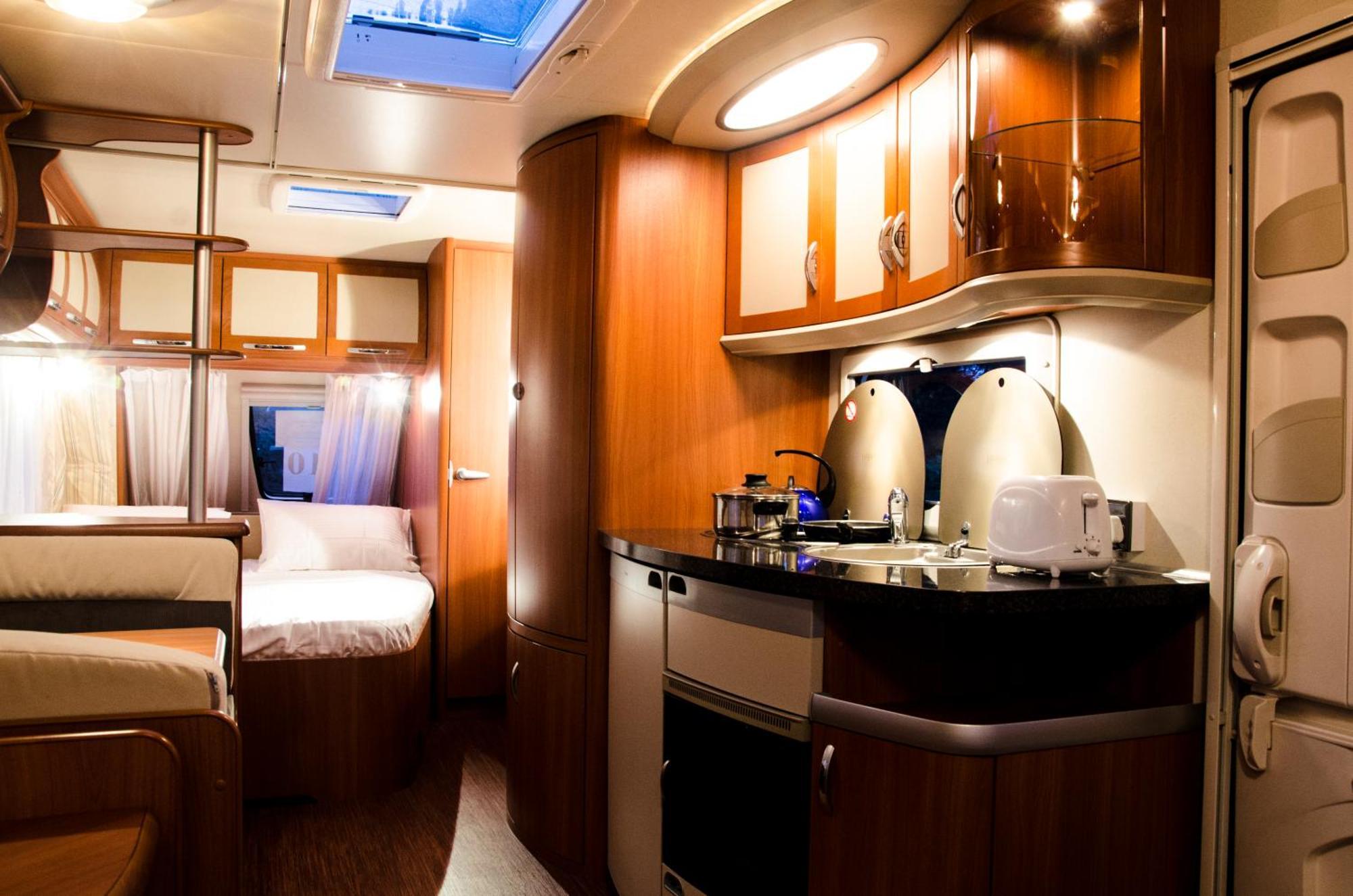 Go Outdoors Caravan Park نوفارا إيلِيا المظهر الخارجي الصورة