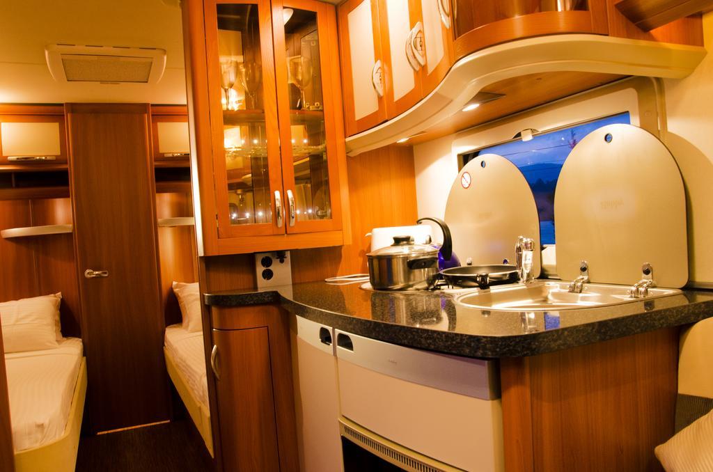Go Outdoors Caravan Park نوفارا إيلِيا المظهر الخارجي الصورة