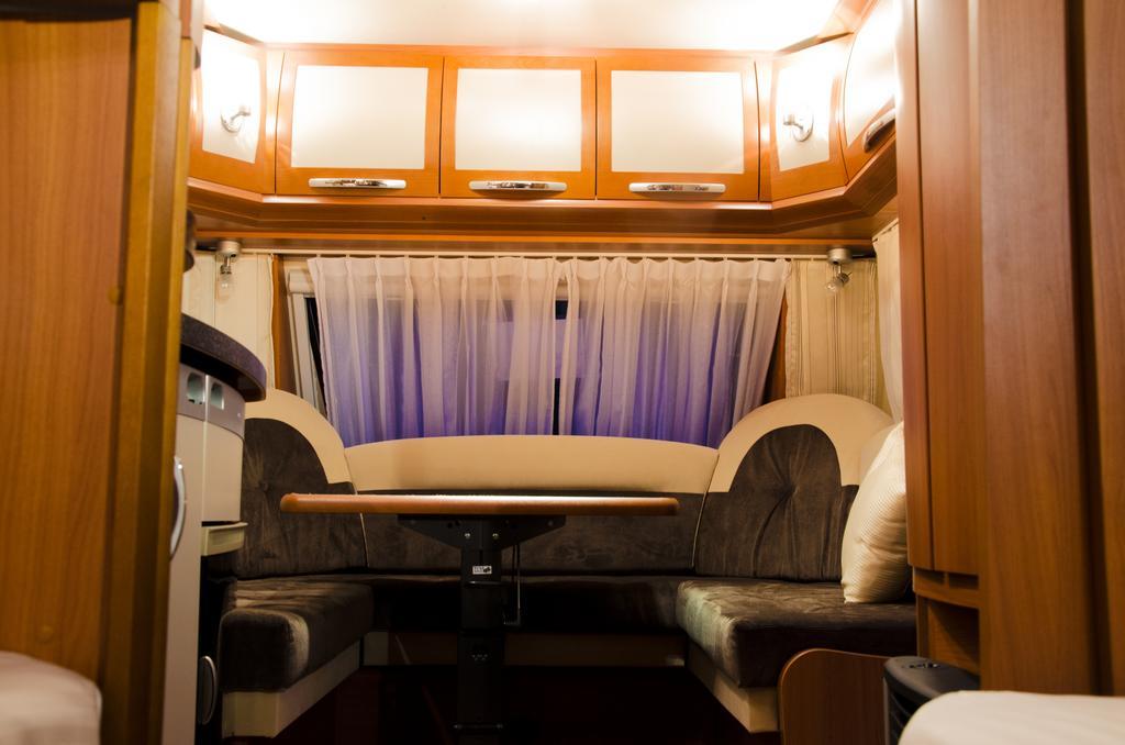 Go Outdoors Caravan Park نوفارا إيلِيا المظهر الخارجي الصورة