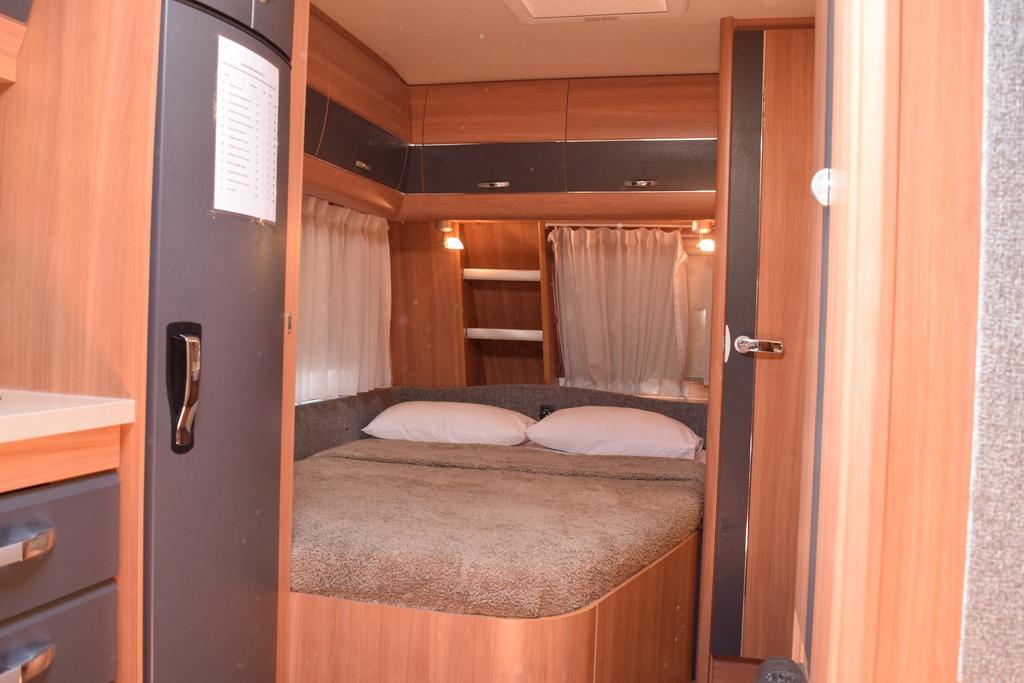 Go Outdoors Caravan Park نوفارا إيلِيا الغرفة الصورة