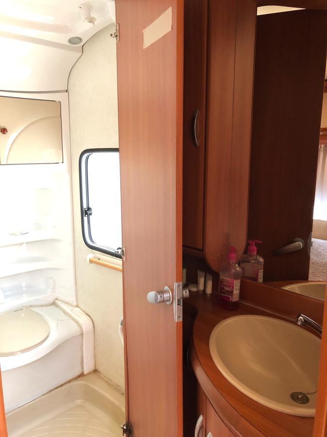 Go Outdoors Caravan Park نوفارا إيلِيا المظهر الخارجي الصورة