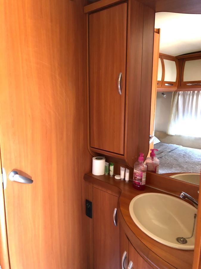 Go Outdoors Caravan Park نوفارا إيلِيا المظهر الخارجي الصورة